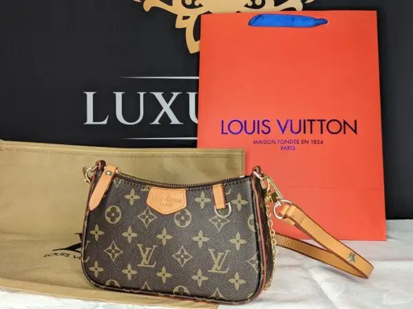 LOUIS VUITTON\Zip Pochette mit Kette-Goldfarben und Lederband\Monogram Canvas-Lederband braun-rot