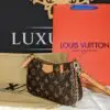 LOUIS VUITTON\Zip Pochette mit Kette-Goldfarben und Lederband\Monogram Canvas-Lederband braun-rot