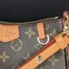 LOUIS VUITTON\Zip Pochette mit Kette-Goldfarben und Lederband\Monogram Canvas-Lederband braun-rot