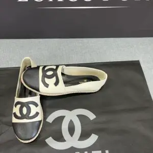 Chanel Schuhe beige mit schwarzen Spitzen-1