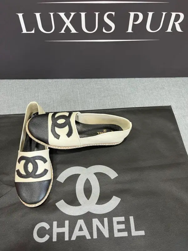 Chanel Schuhe beige mit schwarzen Spitzen-1