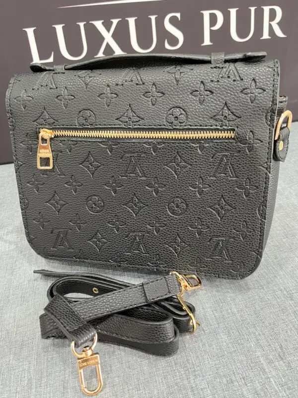 LOUIS VUITTON Pochette Métis Bag 2