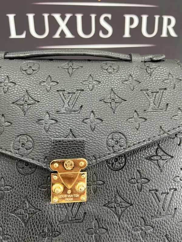 LOUIS VUITTON Pochette Métis Bag 4