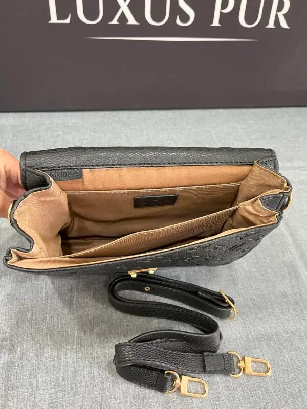 LOUIS VUITTON Pochette Métis Bag 5